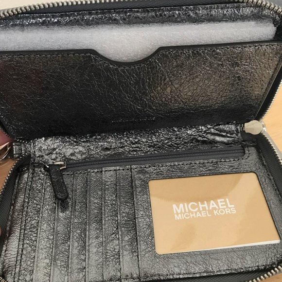 Michael Kors Large Flat Multifunction Phone Case - Picture 3 of 4
